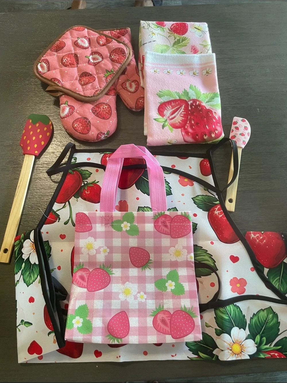 Strawberry Print Kitchen Apron & other items